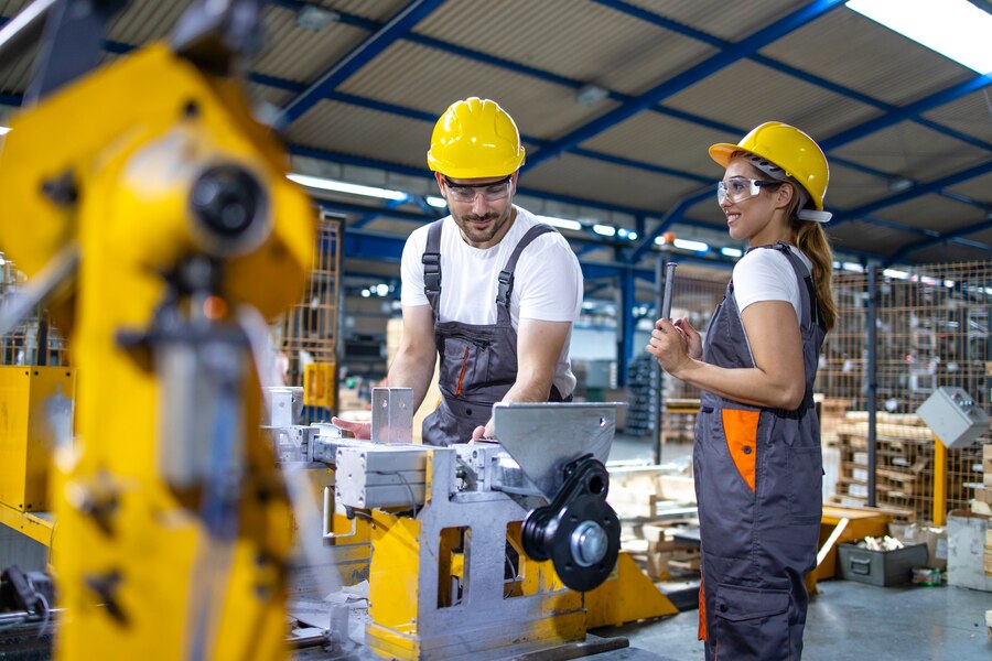 empleados industriales que trabajan juntos linea produccion fabrica 342744 178