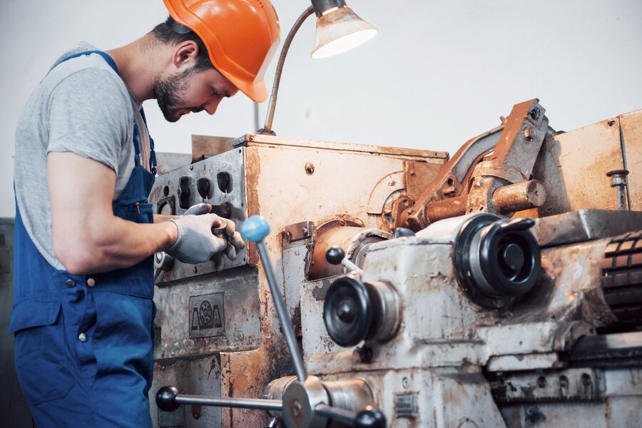 retrato joven trabajador casco gran planta metalurgica 146671 19562